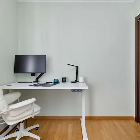 Apartament Jasnozielony Apartament z Klimatyzacją i Biurkiem by Noclegi Renters *