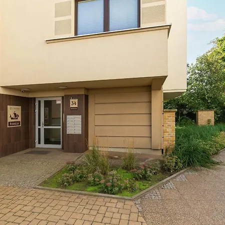 Apartament Jasnozielony Apartament z Klimatyzacją i Biurkiem by Noclegi Renters *